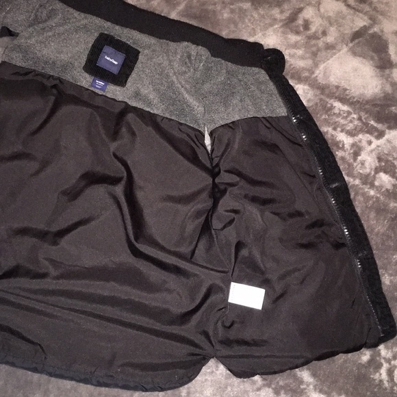 Baby Gap Boys Plaid Vest Black Gray Red 4T 4 Toddler EUC/Like New - Picture 7 of 8